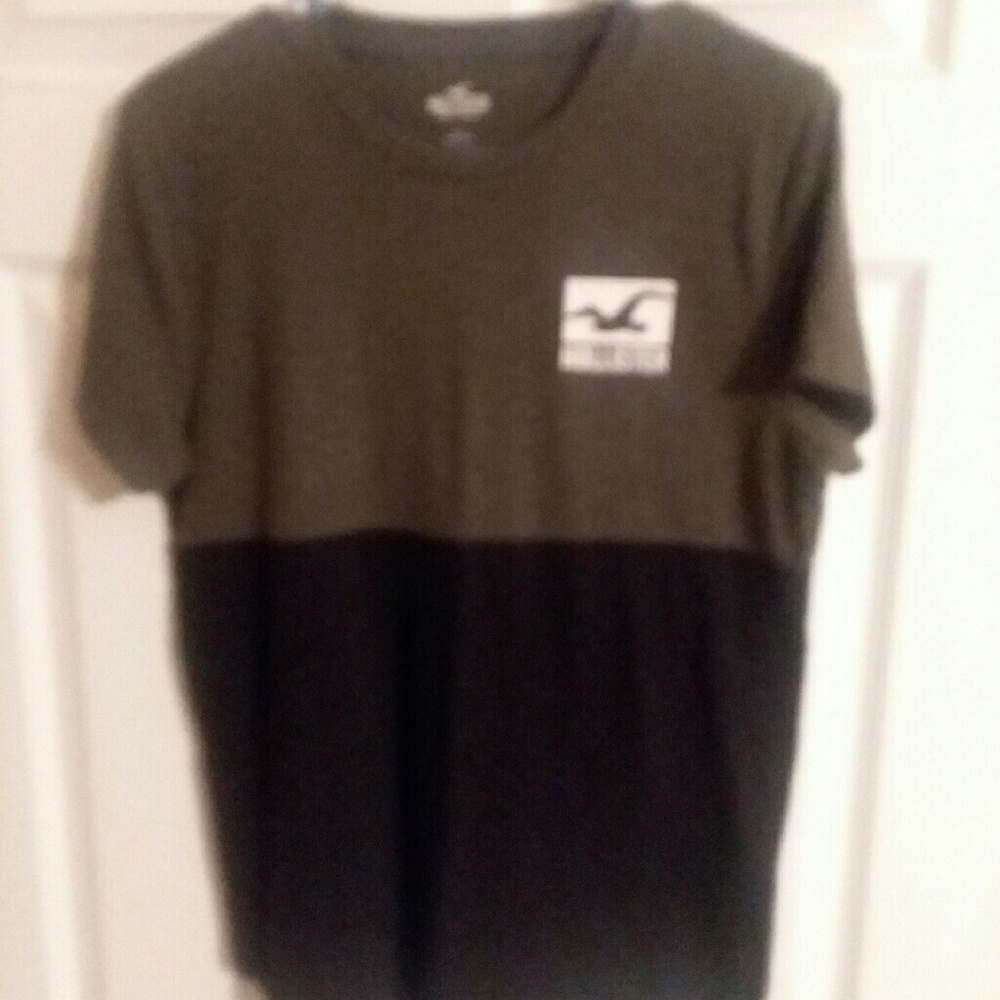 Hollister T shirt🌈